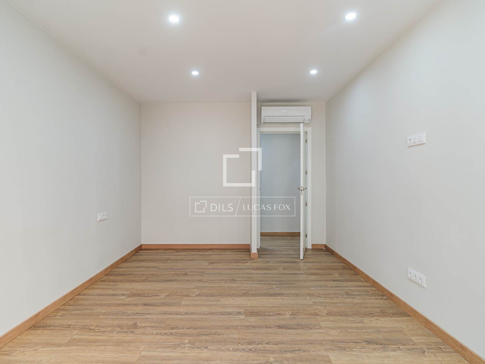 Apartment à Barcelona, Espagne 6 chambres, 180 m2 No. 192627