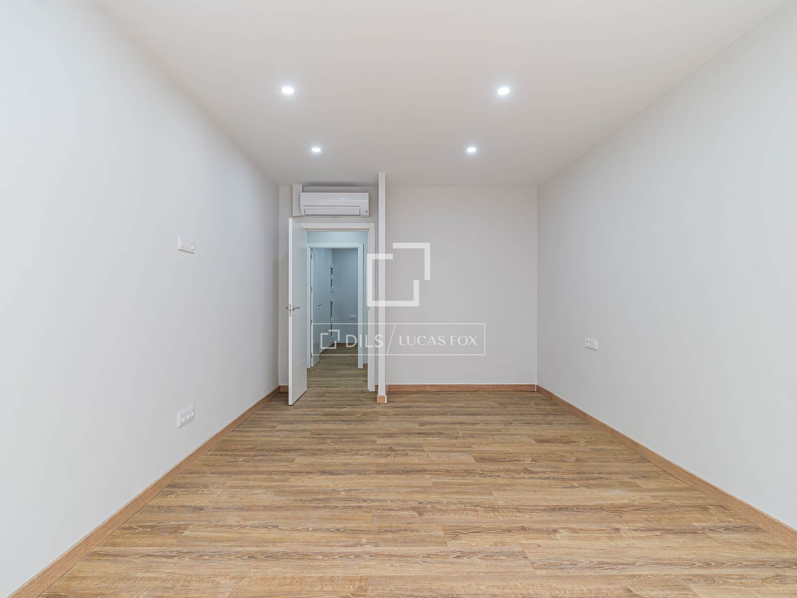 Apartment à Barcelona, Espagne 6 chambres, 180 m2 No. 192627