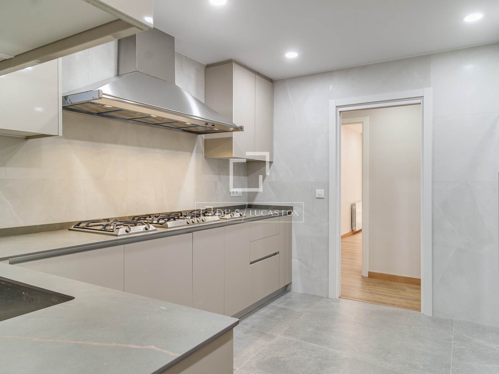 Apartment à Barcelona, Espagne 6 chambres, 180 m2 No. 192627