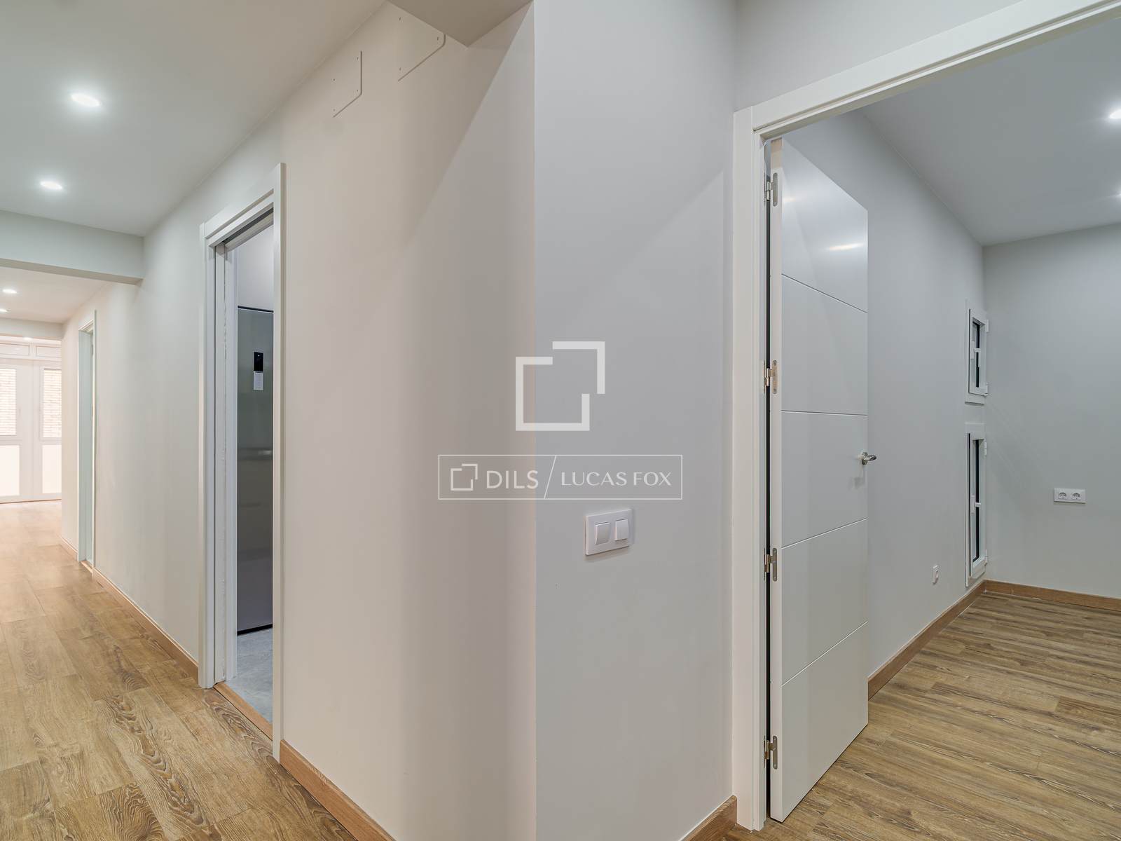 Apartment à Barcelona, Espagne 6 chambres, 180 m2 No. 192627