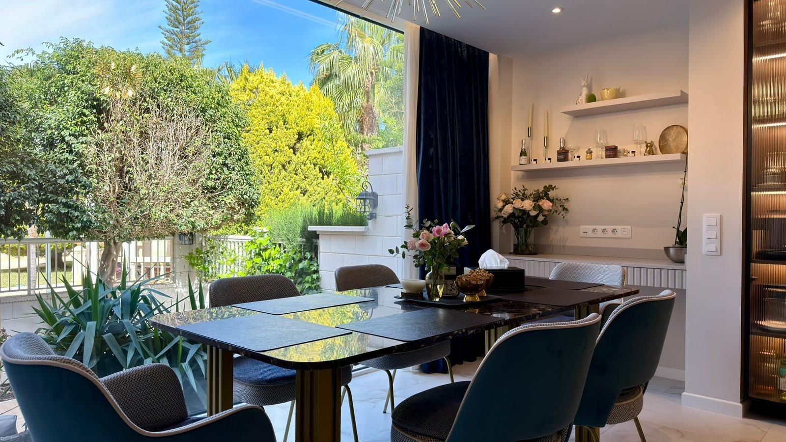 Bungalow in Alicante, Spain 6 bedrooms, 245 sq.m. No. 165998