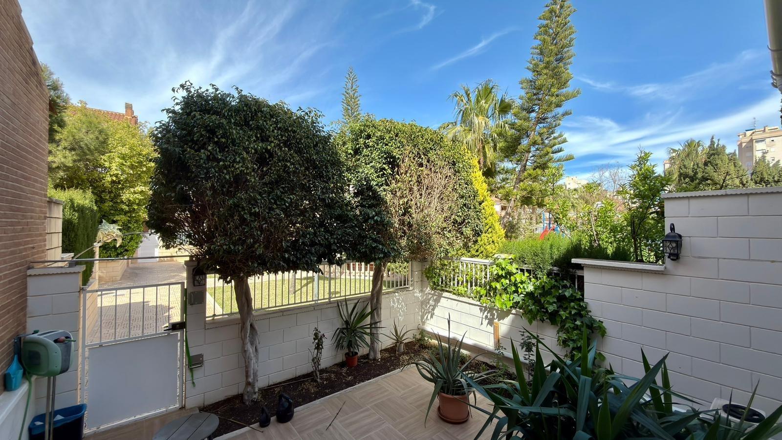 Bungalow in Alicante, Spain 6 bedrooms, 245 sq.m. No. 165998