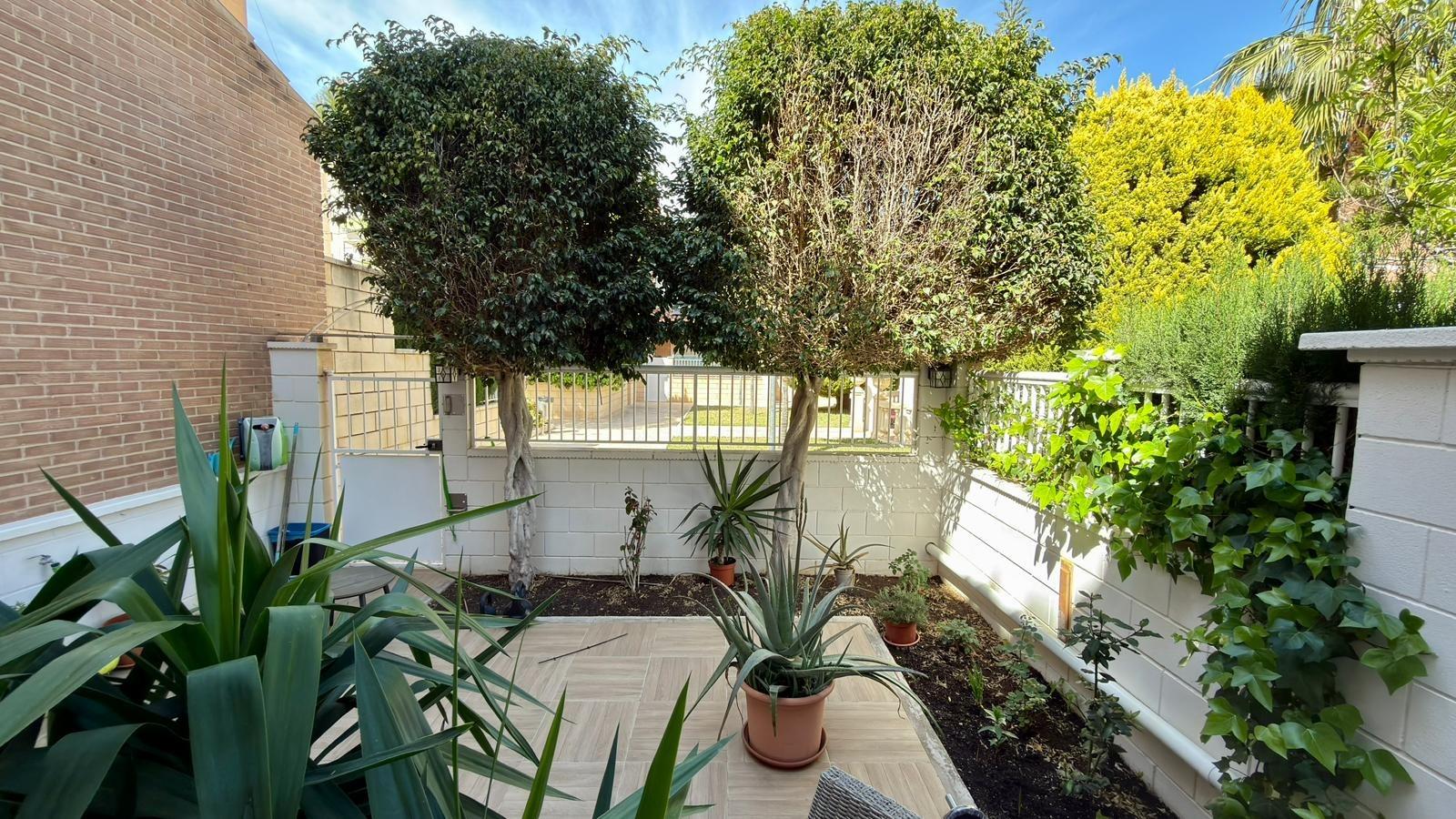 Bungalow in Alicante, Spain 6 bedrooms, 245 sq.m. No. 165998