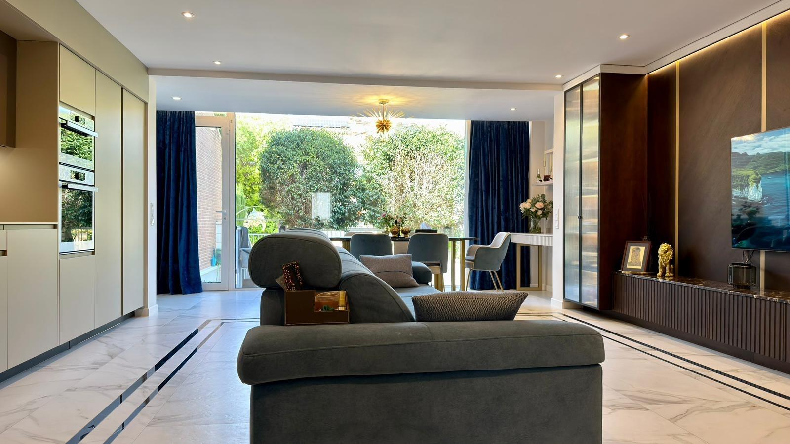 Bungalow in Alicante, Spain 6 bedrooms, 245 sq.m. No. 165998