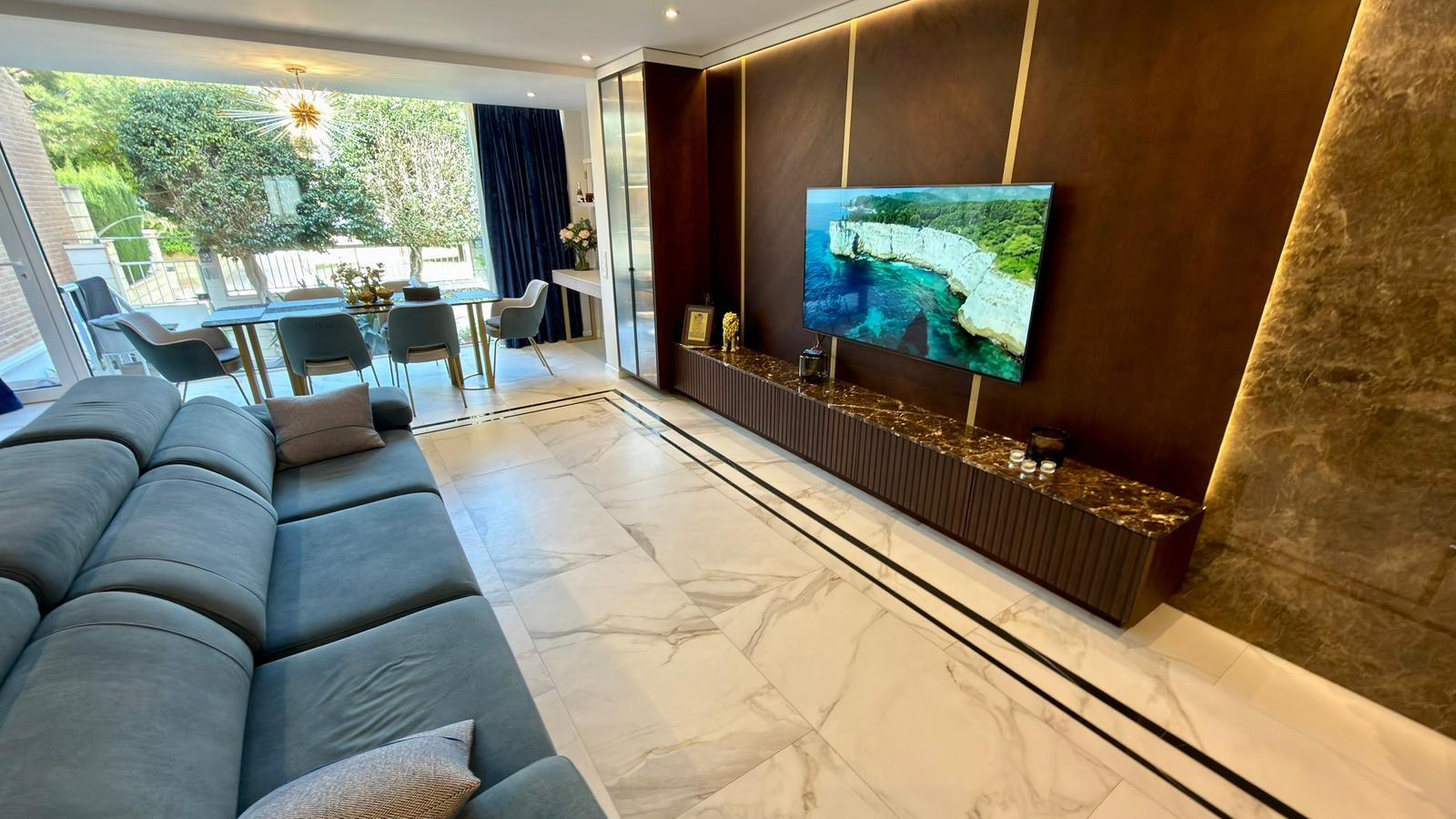 Bungalow in Alicante, Spain 6 bedrooms, 245 sq.m. No. 165998