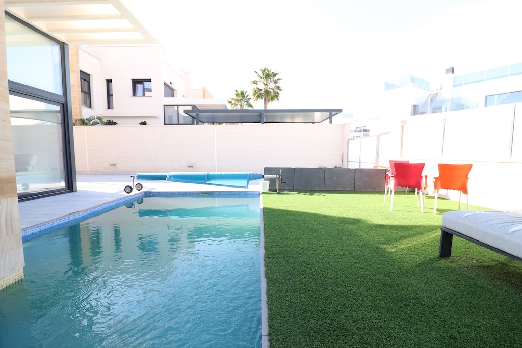Villa en Cabo Roig, Alicante, España 3 dormitorios, 140 m2 No. 145180