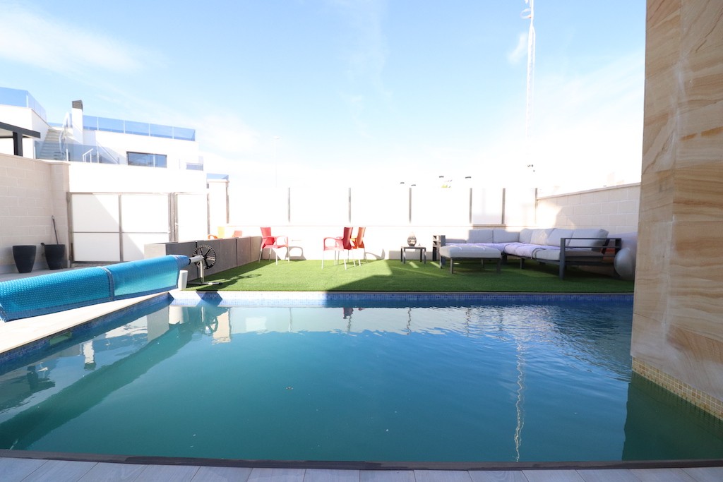 Villa en Cabo Roig, Alicante, España 3 dormitorios, 140 m2 No. 145180