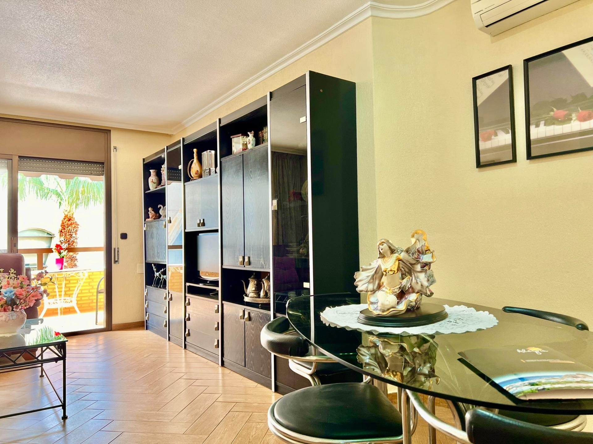Appartamento a Torrevieja, Alicante, Spagna 3 camere da letto, 145 mq. N° 140434