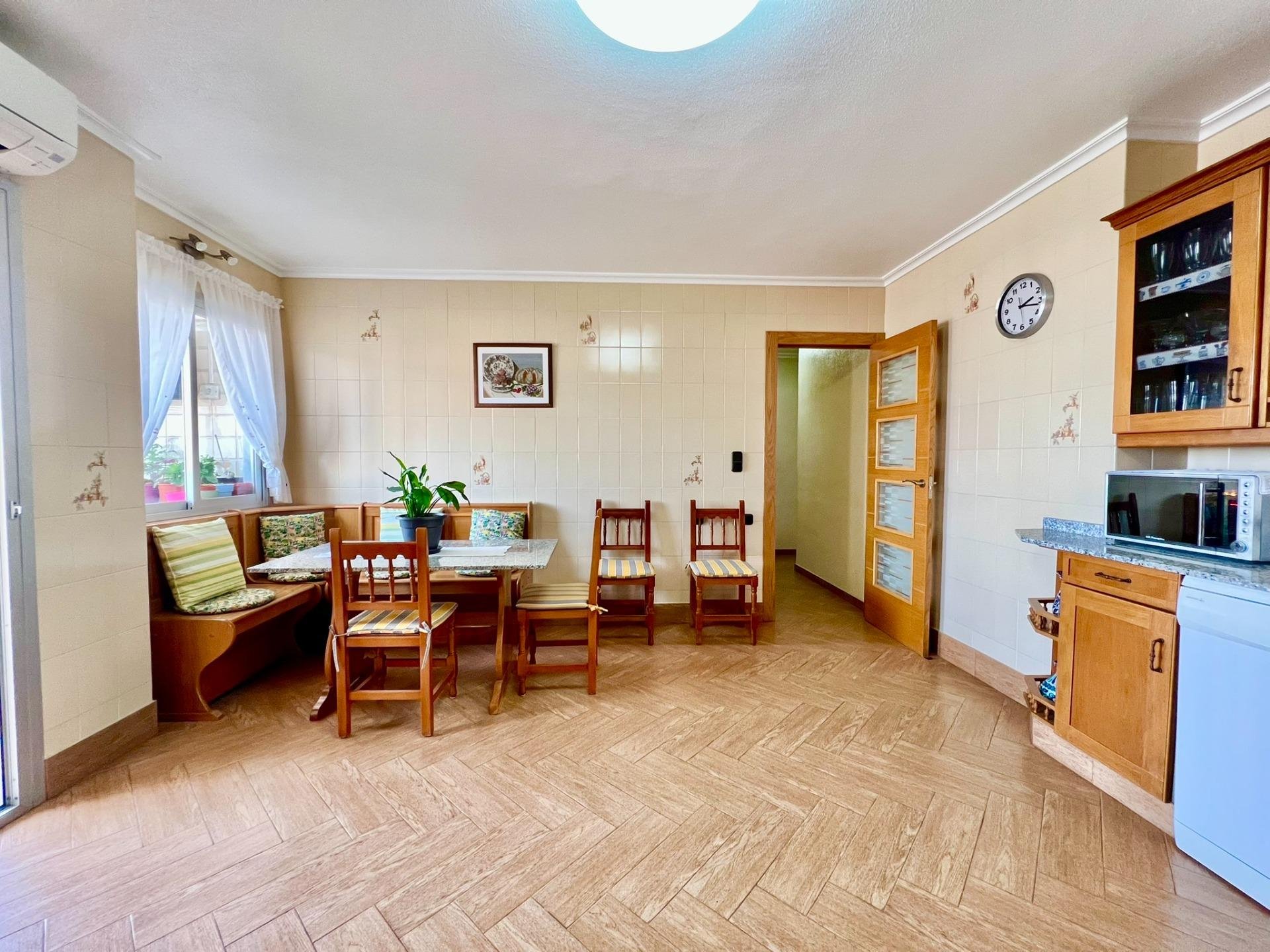 Appartamento a Torrevieja, Alicante, Spagna 3 camere da letto, 145 mq. N° 140434