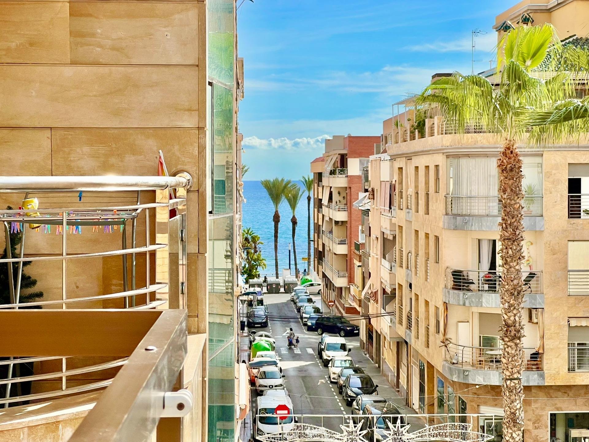 Appartamento a Torrevieja, Alicante, Spagna 3 camere da letto, 145 mq. N° 140434