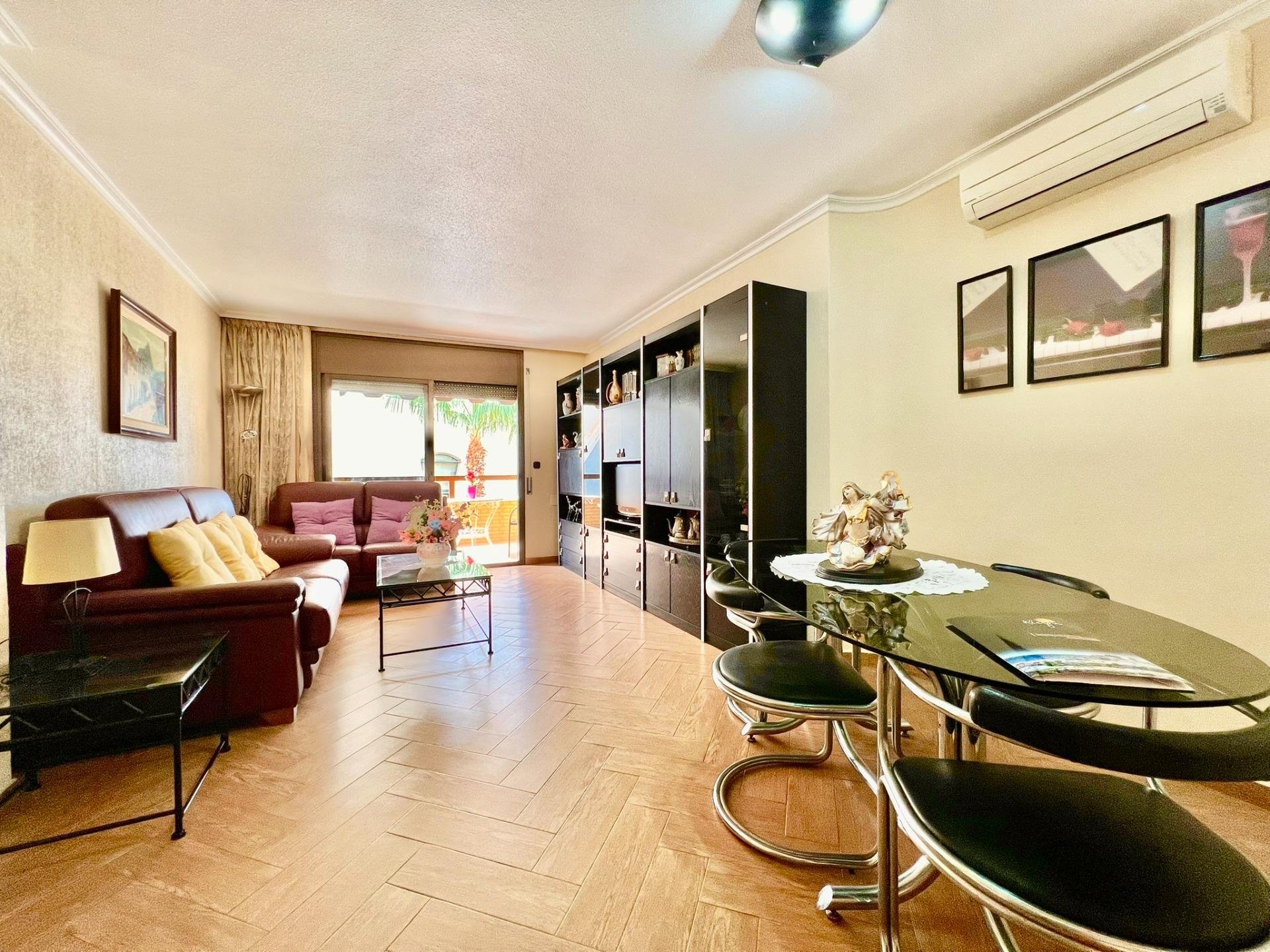 Appartamento a Torrevieja, Alicante, Spagna 3 camere da letto, 145 mq. N° 140434