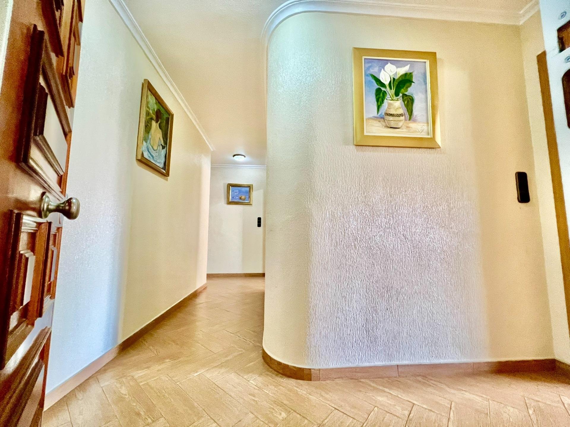 Appartamento a Torrevieja, Alicante, Spagna 3 camere da letto, 145 mq. N° 140434