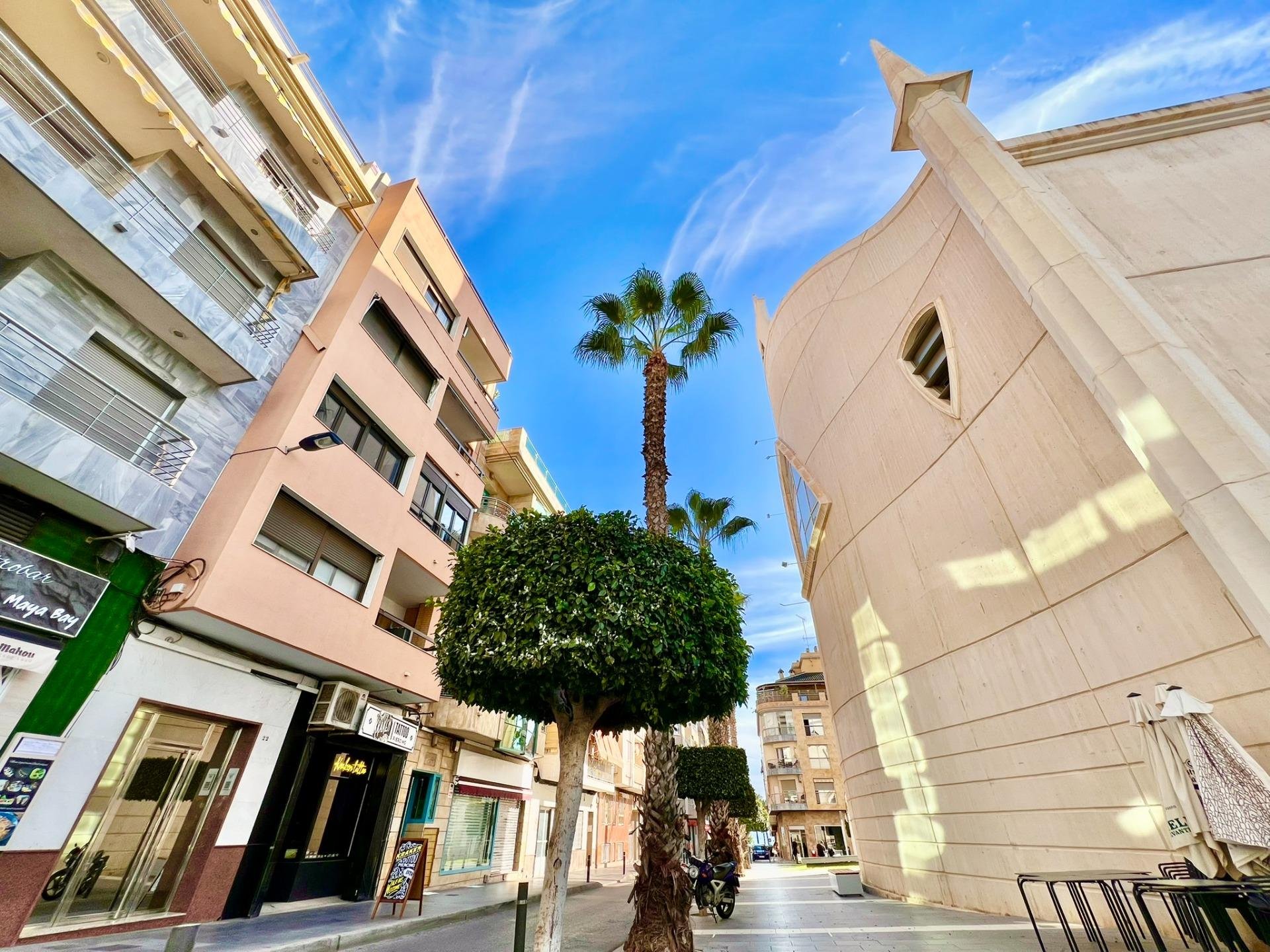 Appartamento a Torrevieja, Alicante, Spagna 3 camere da letto, 145 mq. N° 140434