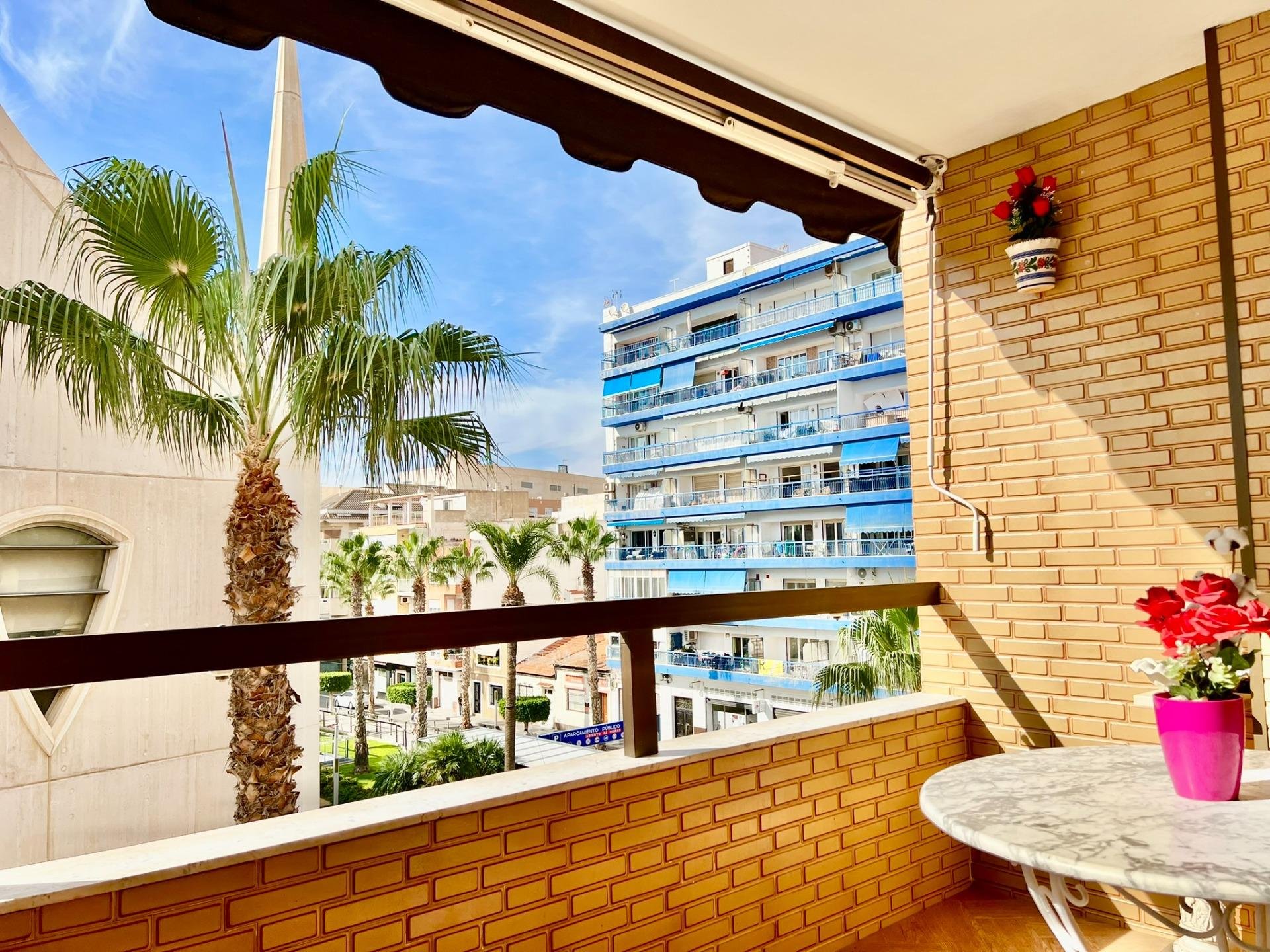 Appartamento a Torrevieja, Alicante, Spagna 3 camere da letto, 145 mq. N° 140434