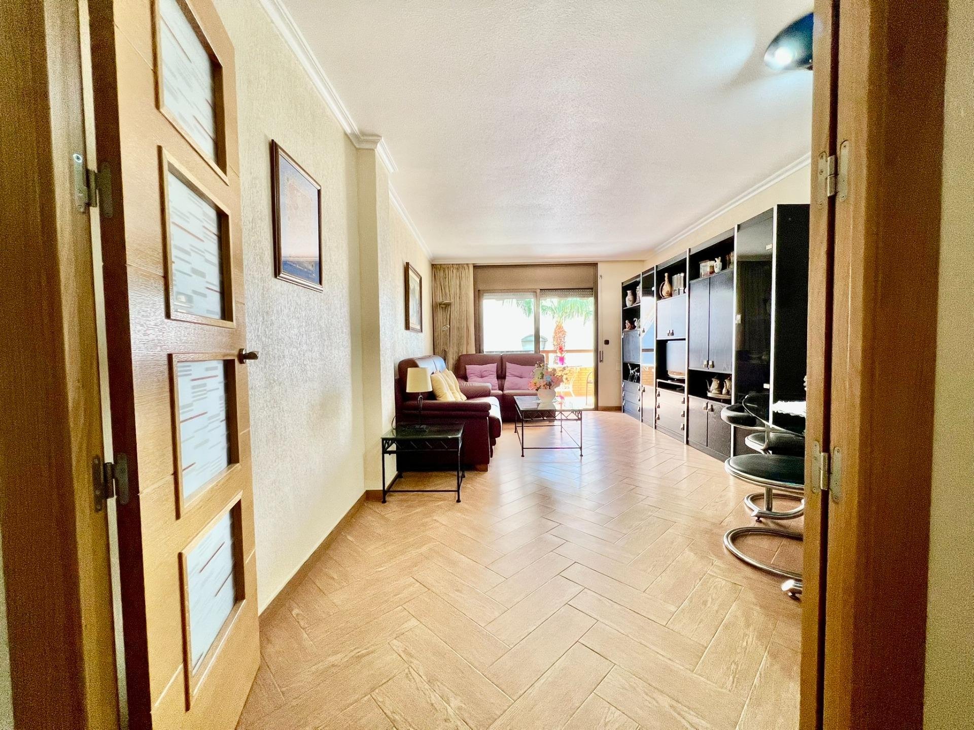 Appartamento a Torrevieja, Alicante, Spagna 3 camere da letto, 145 mq. N° 140434
