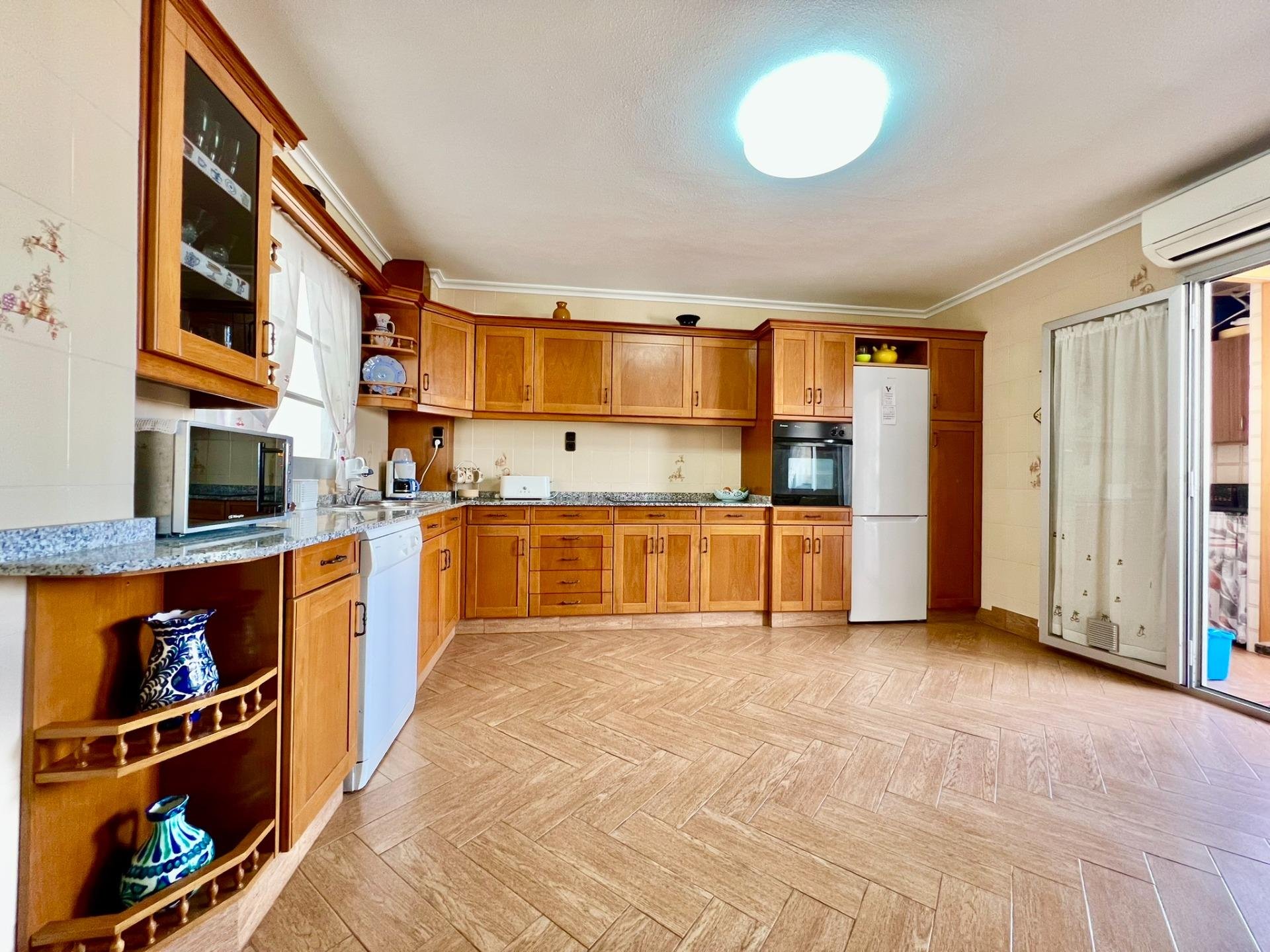 Appartamento a Torrevieja, Alicante, Spagna 3 camere da letto, 145 mq. N° 140434