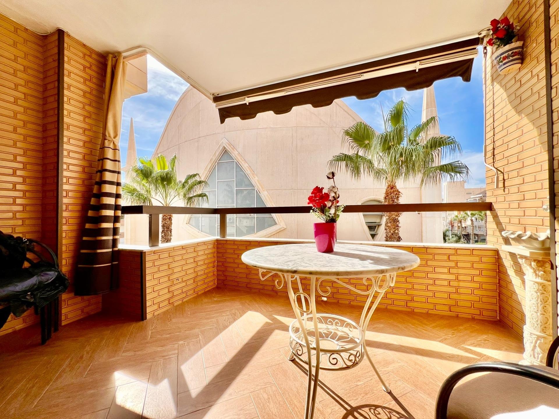 Appartamento a Torrevieja, Alicante, Spagna 3 camere da letto, 145 mq. N° 140434