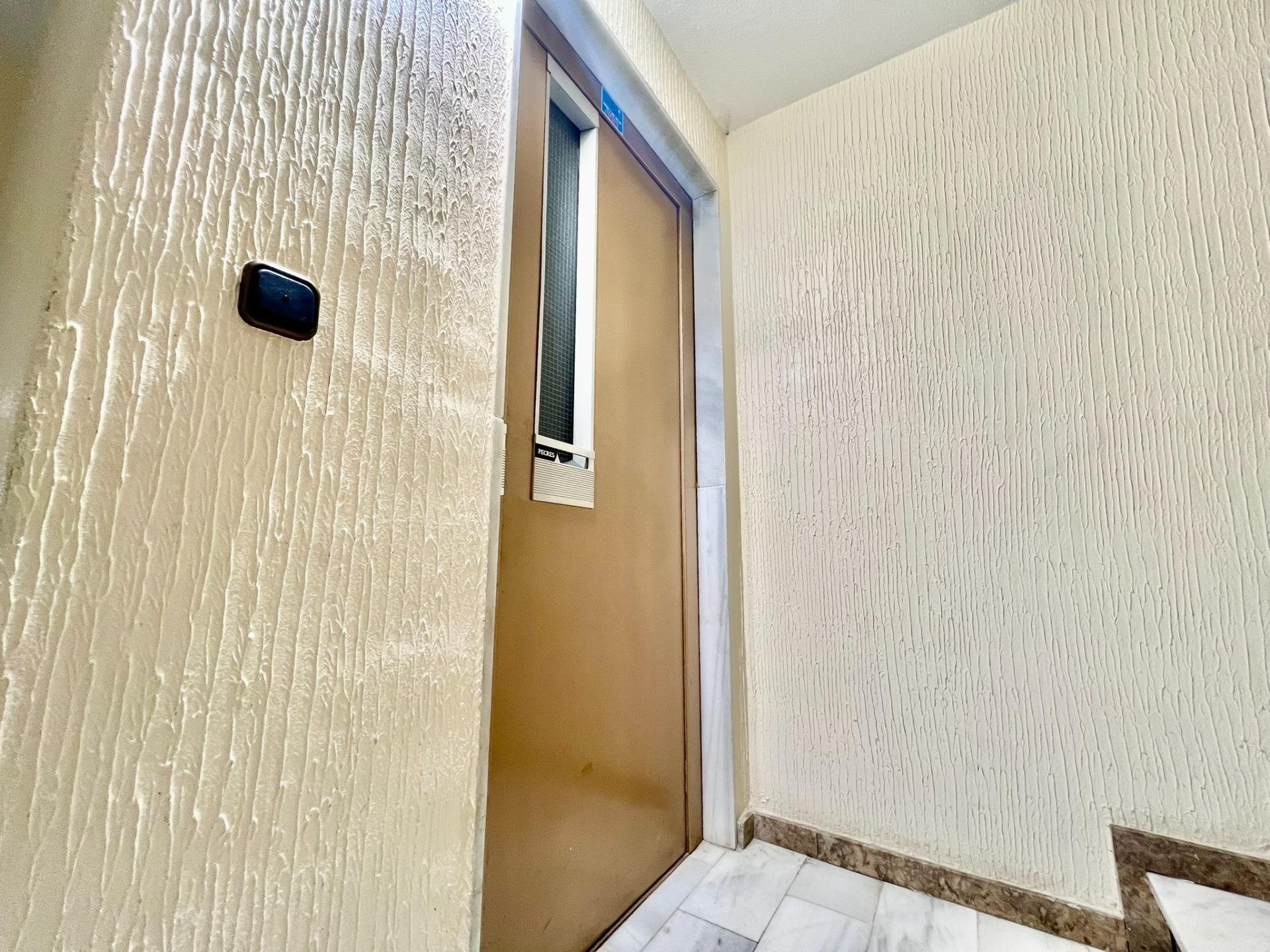 Appartamento a Torrevieja, Alicante, Spagna 3 camere da letto, 145 mq. N° 140434