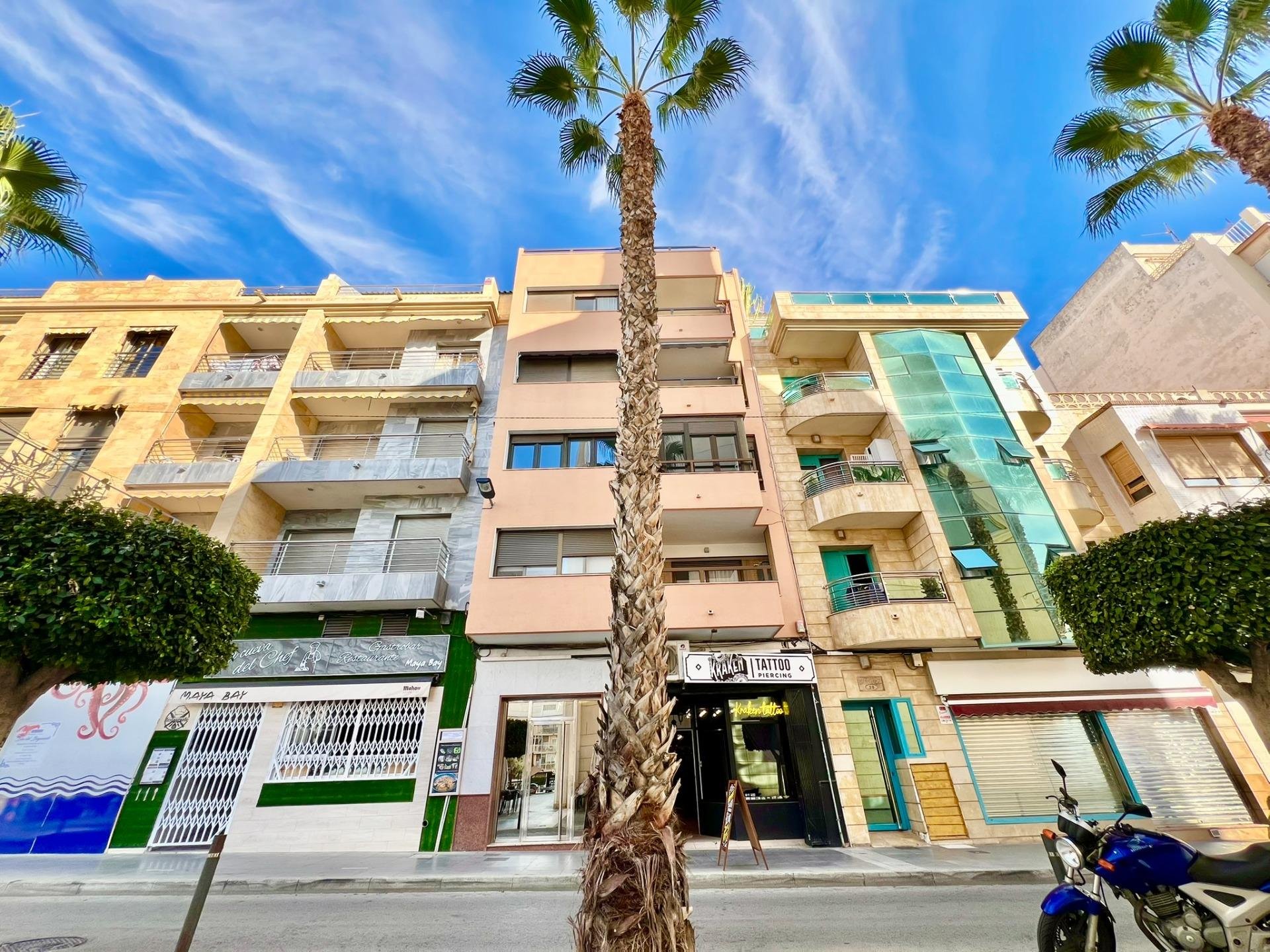 Appartamento a Torrevieja, Alicante, Spagna 3 camere da letto, 145 mq. N° 140434
