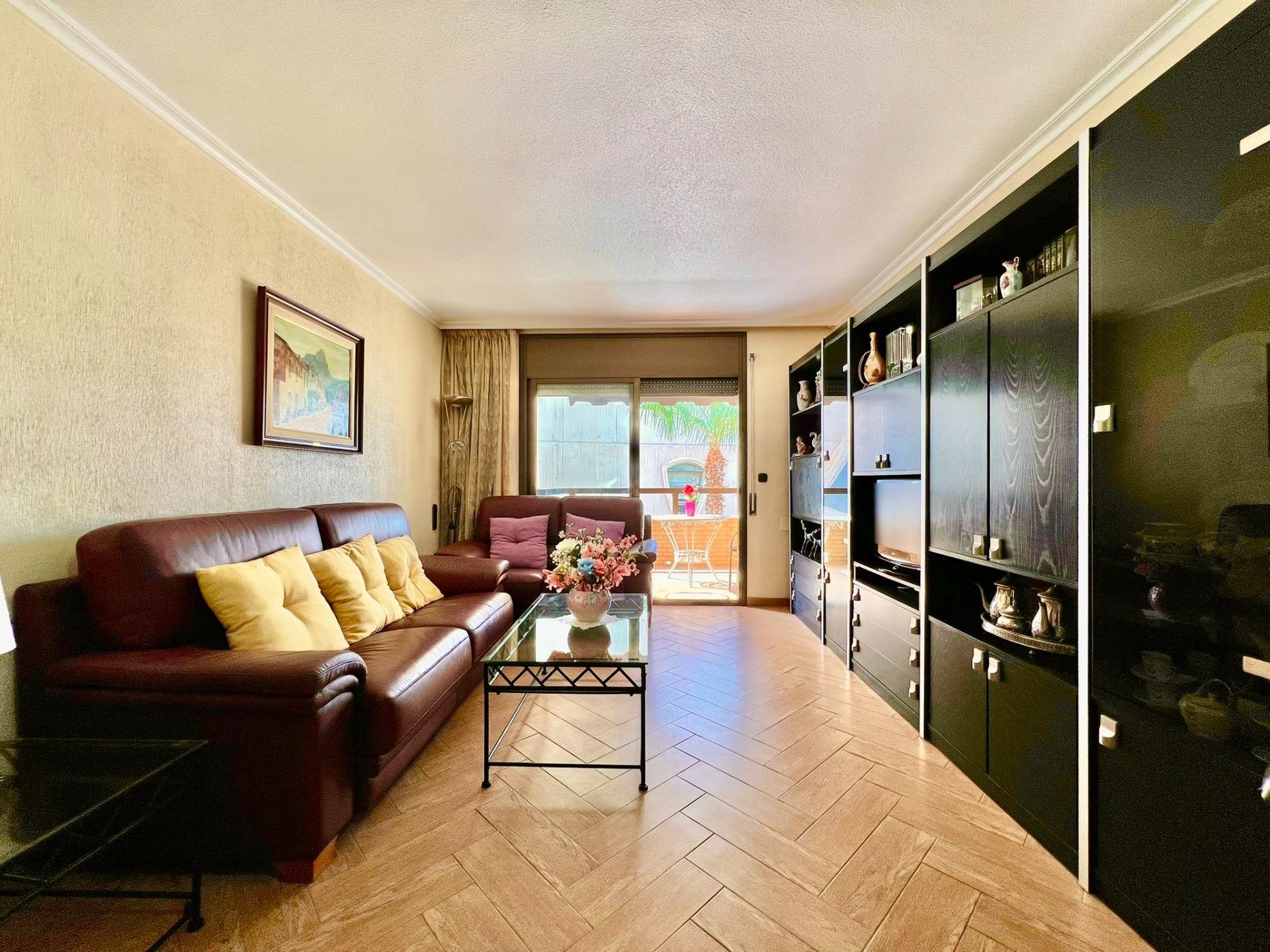 Appartamento a Torrevieja, Alicante, Spagna 3 camere da letto, 145 mq. N° 140434