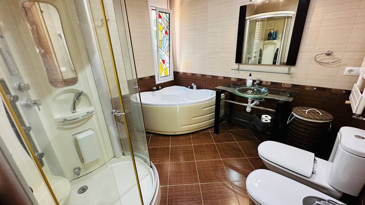 Dom w Lloret de Mar, Girona, Hiszpania 7 sypialni,  nr 140438