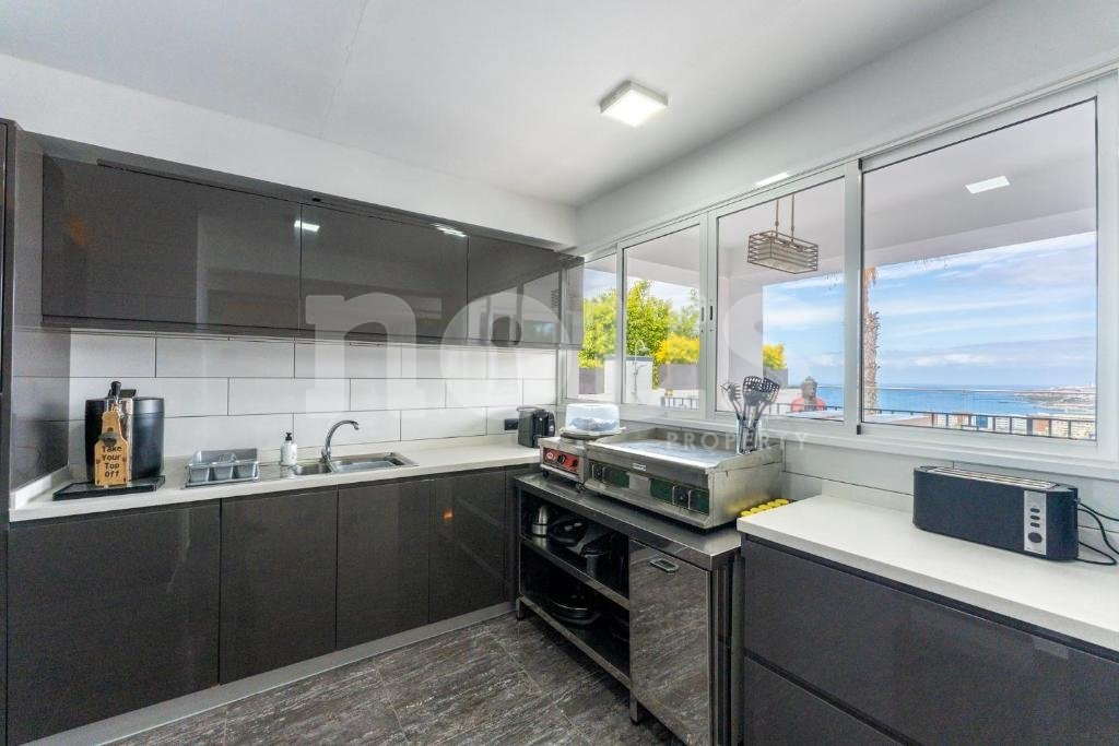 Villa in San Eugenio, Tenerife, Spanien 7 Schlafzimmer, 373 m2 Nr. 138279