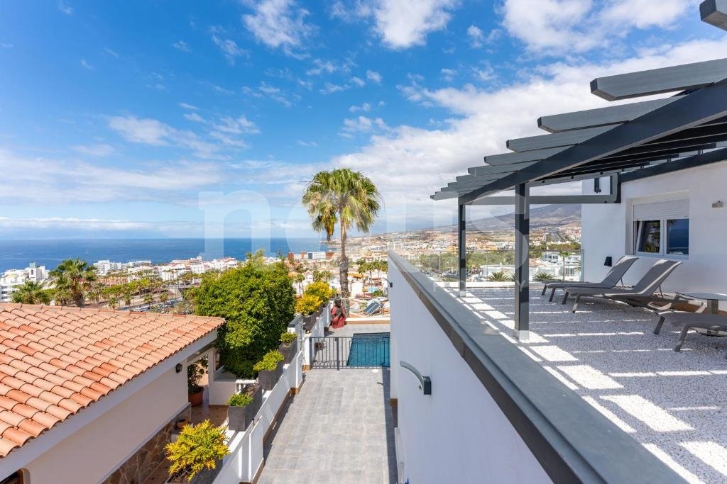 Villa in San Eugenio, Tenerife, Spanien 7 Schlafzimmer, 373 m2 Nr. 138279