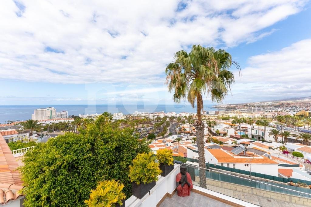 Villa in San Eugenio, Tenerife, Spanien 7 Schlafzimmer, 373 m2 Nr. 138279