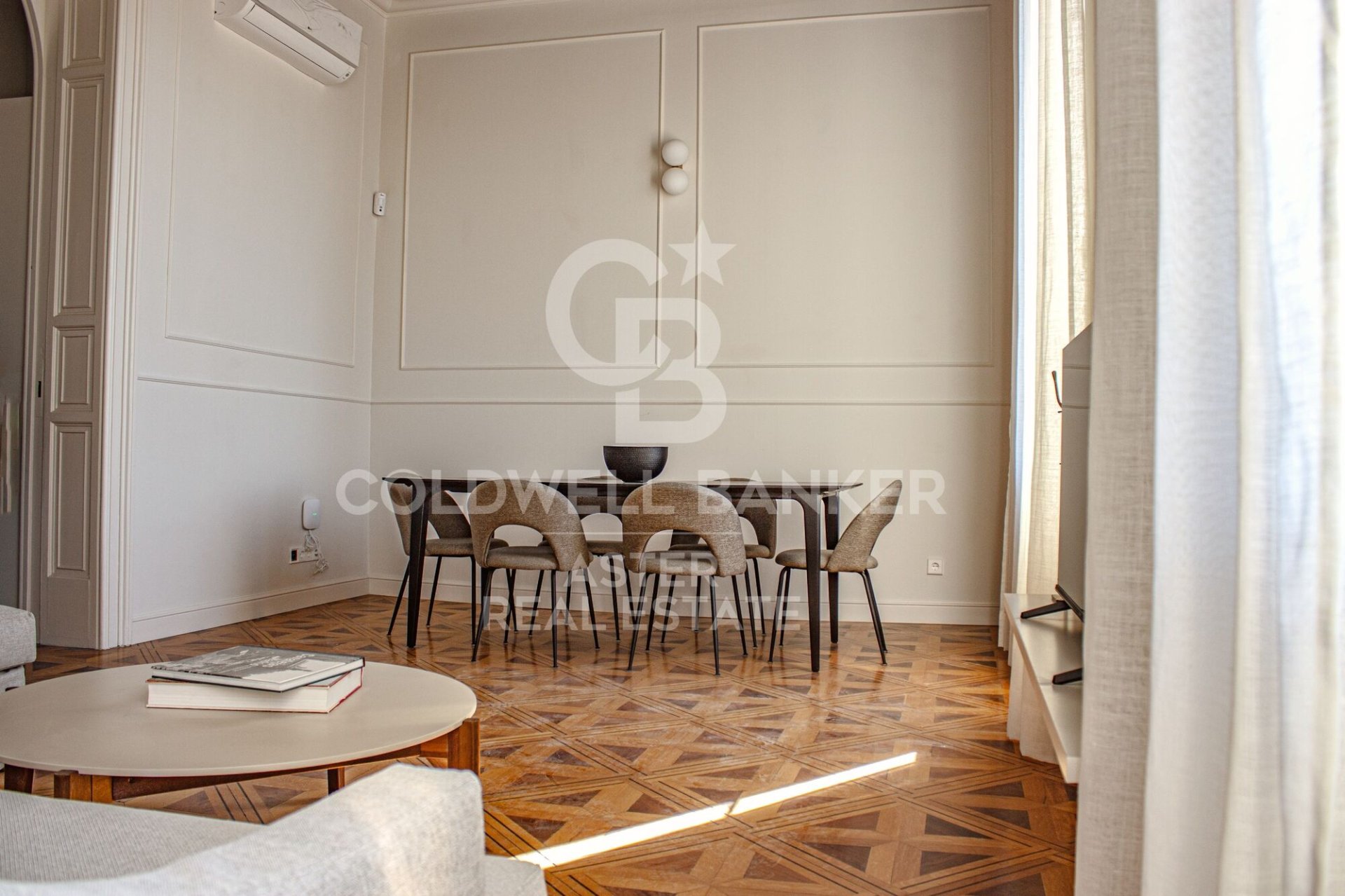 Trīņu māja Barcelona, Spānijā 2 istabas, 92 m2 Nr. 178974