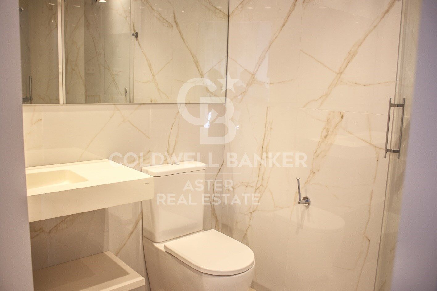 Trīņu māja Barcelona, Spānijā 2 istabas, 92 m2 Nr. 178974
