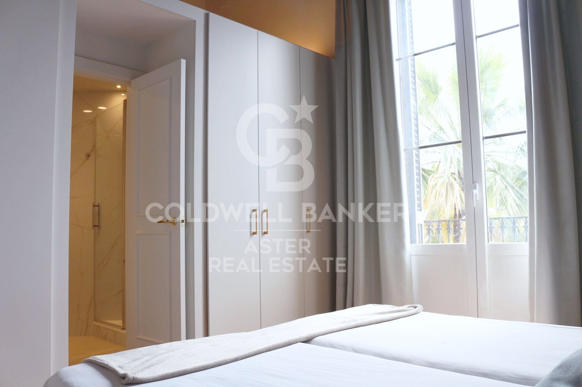 Trīņu māja Barcelona, Spānijā 2 istabas, 92 m2 Nr. 178974