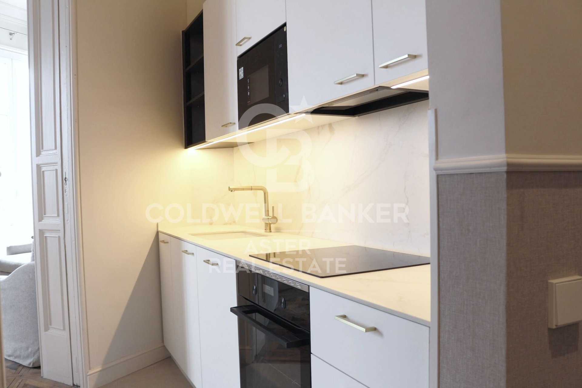Trīņu māja Barcelona, Spānijā 2 istabas, 92 m2 Nr. 178974