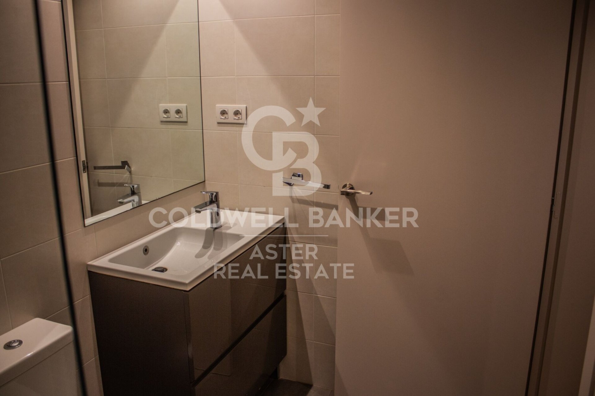 Tríplex en Barcelona, España 1 dormitorio, 69 m2 No. 178971