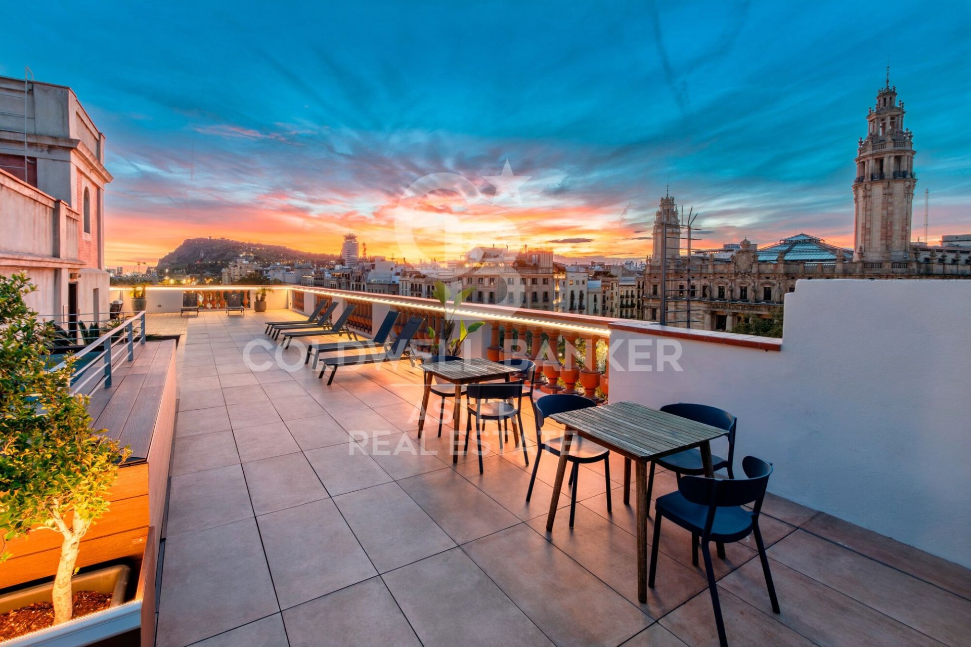 Trīņu māja Barcelona, Spānijā 2 istabas, 89 m2 Nr. 178972