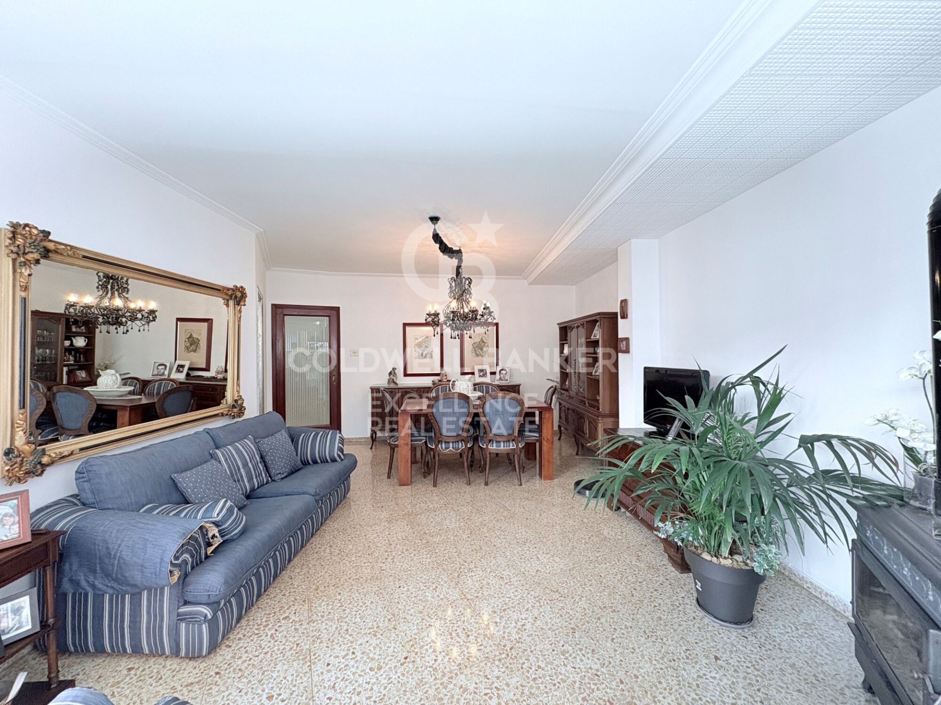 Kommersiell fastighet i Oliva, Valencia, Spanien 866 kvm. Nr. 178976