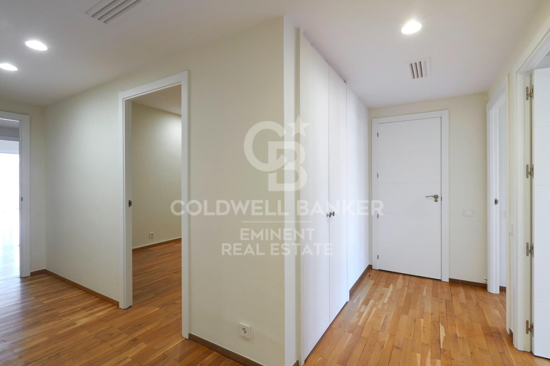 Apartamento en Barcelona, España 5 dormitorios, 250 m2 No. 160454