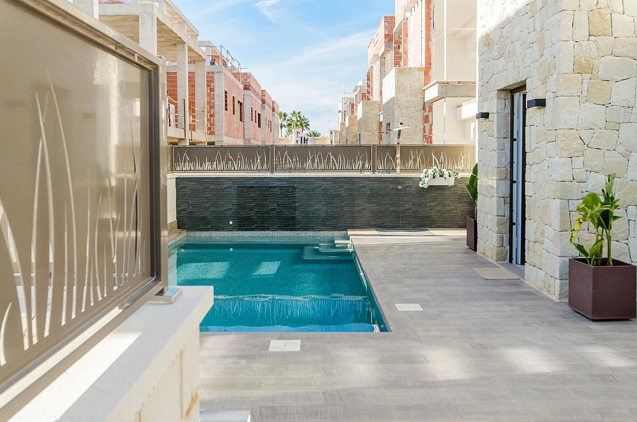 Villa in Alicante, Spain 5 bedrooms, 116 sq.m. No. 76692