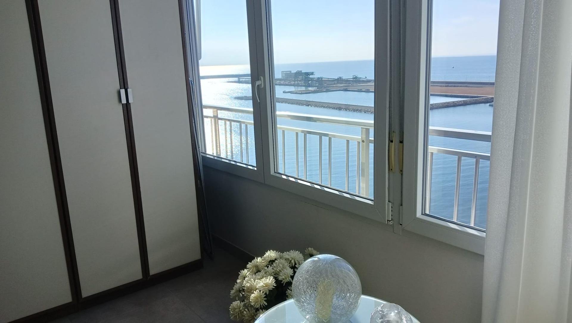 Appartamento a Torrevieja, Alicante, Spagna 2 camere da letto, 100 mq. N° 146824