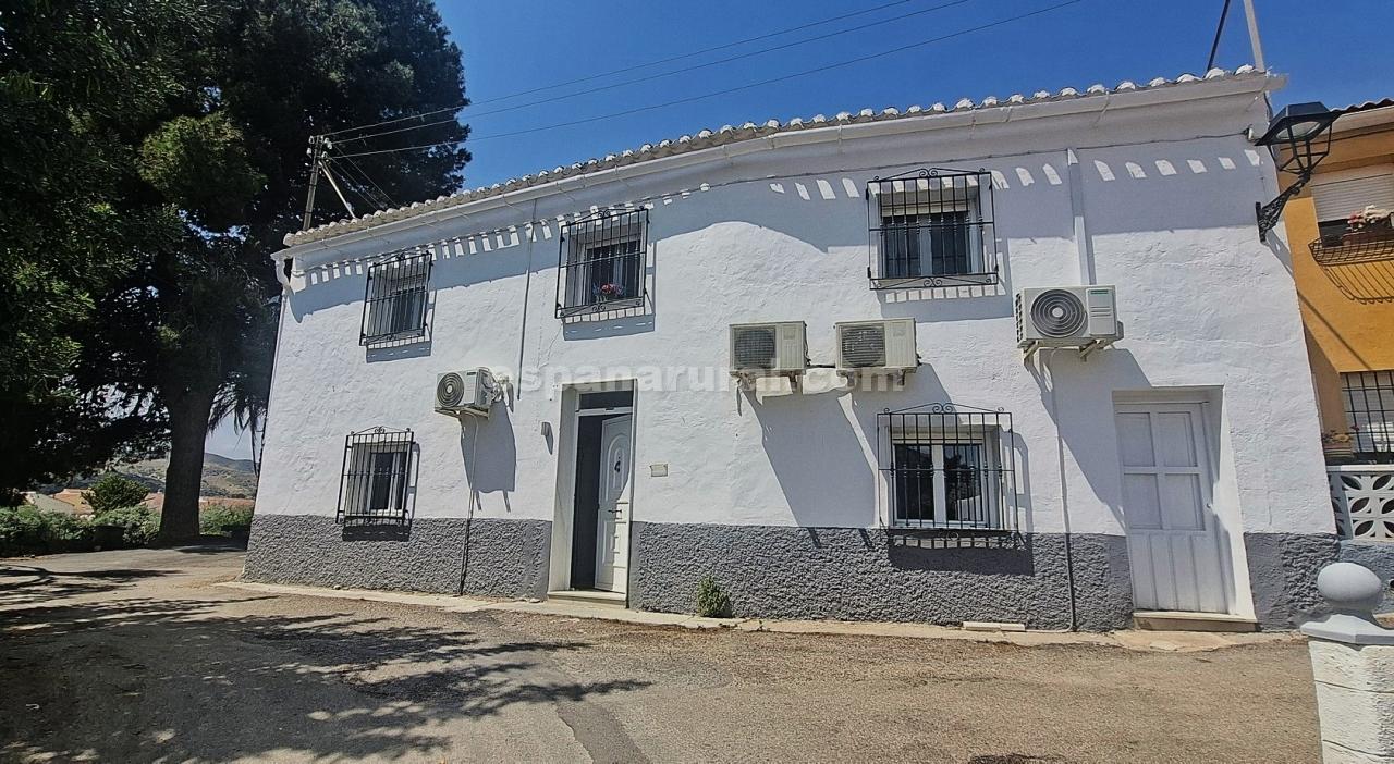 Hus i Arboleas, Almeria, Spanien 5 sovrum, 315 kvm. Nr. 167264