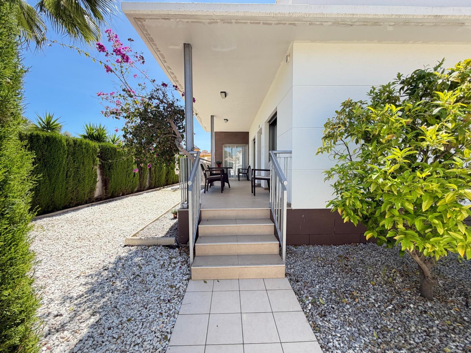 Villa i Ciudad Quesada, Alicante, Spanien 4 sovrum, 129 kvm. Nr. 166047