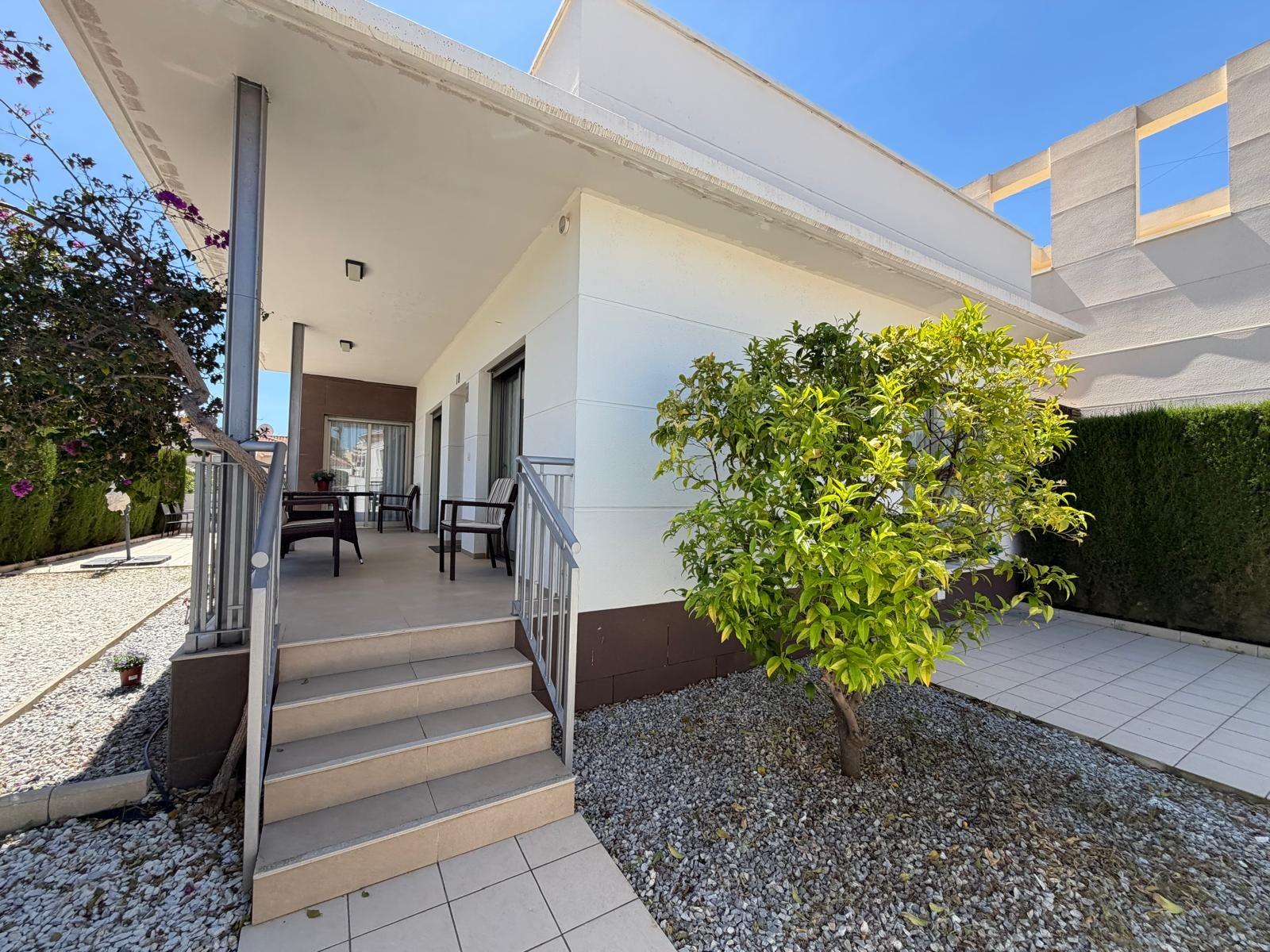 Villa i Ciudad Quesada, Alicante, Spanien 4 sovrum, 129 kvm. Nr. 166047