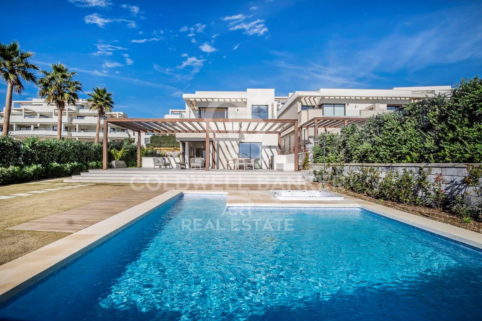 Huvila Estepona, Malaga, Espanja 4 makuuhuonetta, 371 m2 No. 158806