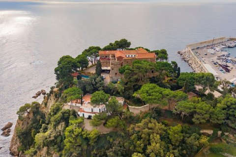Дом в Бланес, Герона, Испания 5 спален, 295м2 №160727