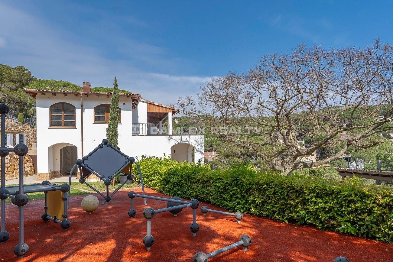 Villa in Lloret de Mar, Girona, Spanien 12 Schlafzimmer,  Nr. 176663