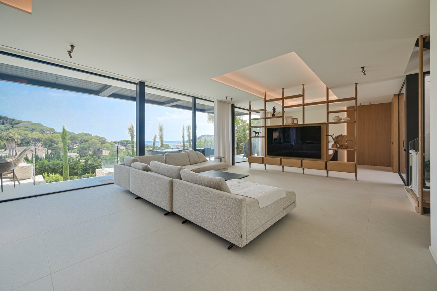 Villa in Lloret de Mar, Girona, Spain 4 bedrooms, 500 sq.m. No. 180617