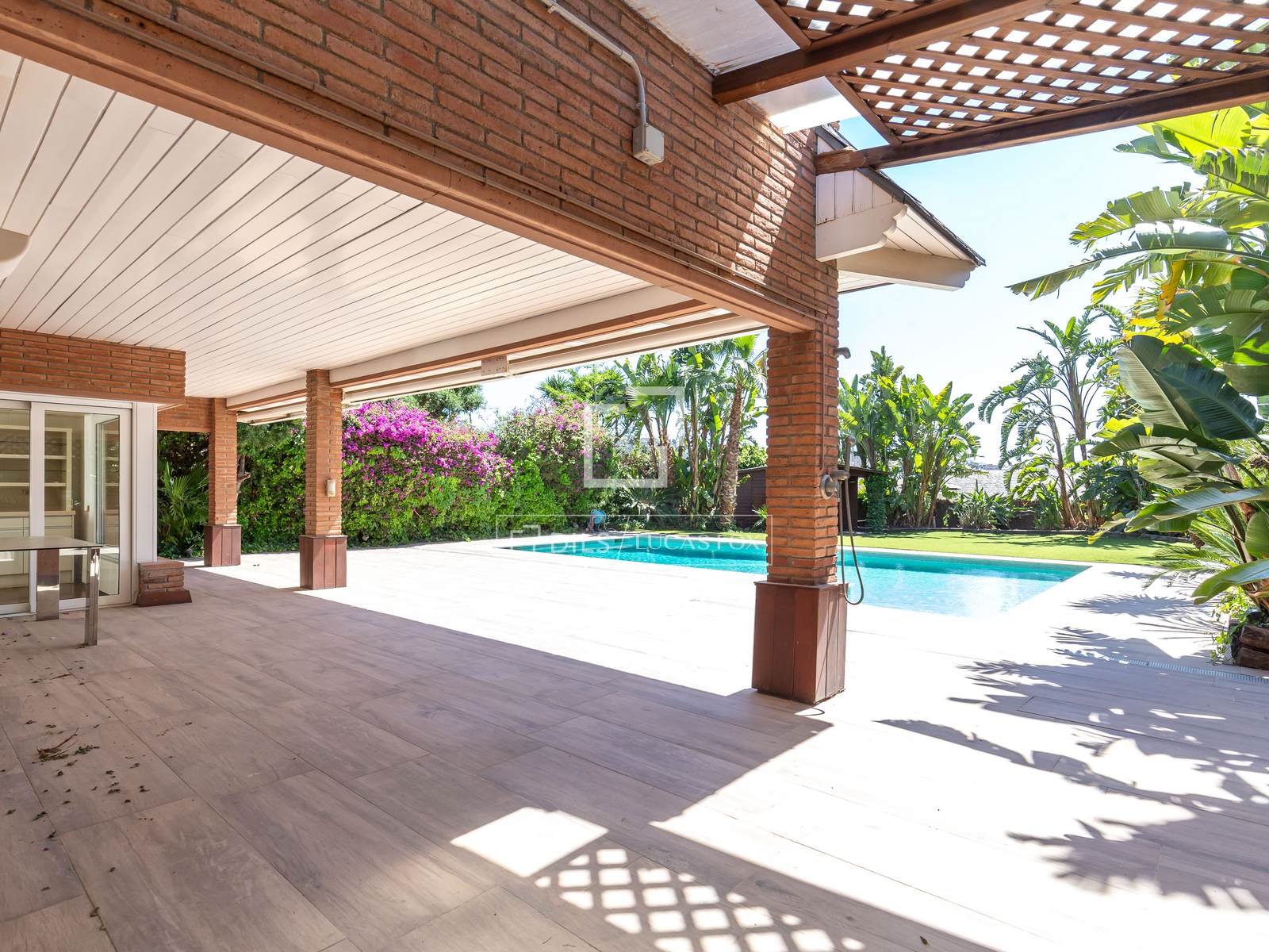 Villa à Sant Just Desvern, Barcelona, Espagne 3 chambres, 483 m2 No. 168300