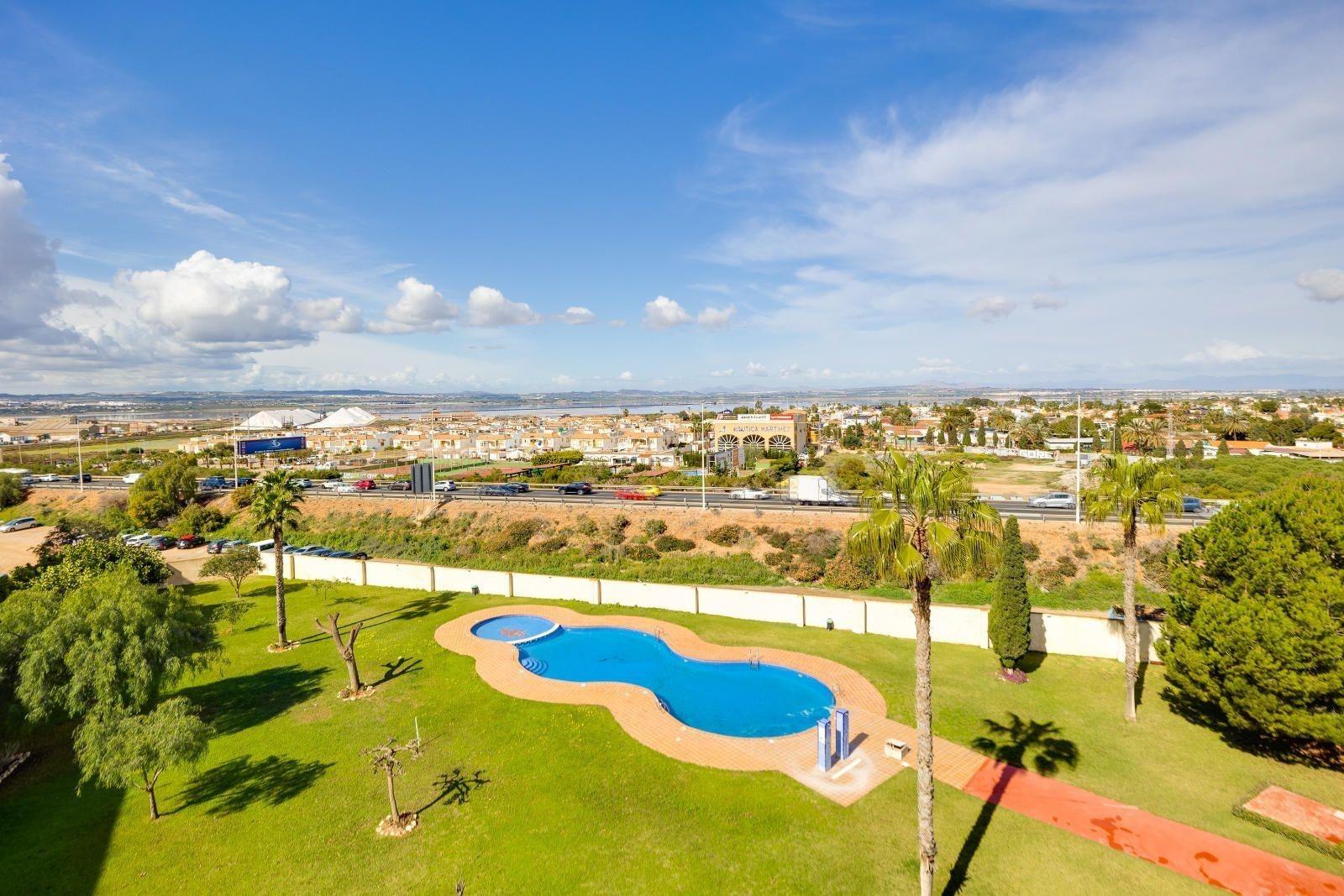 Penthouse in Torrevieja, Alicante, Spain 2 bedrooms, 61 sq.m. No. 184331