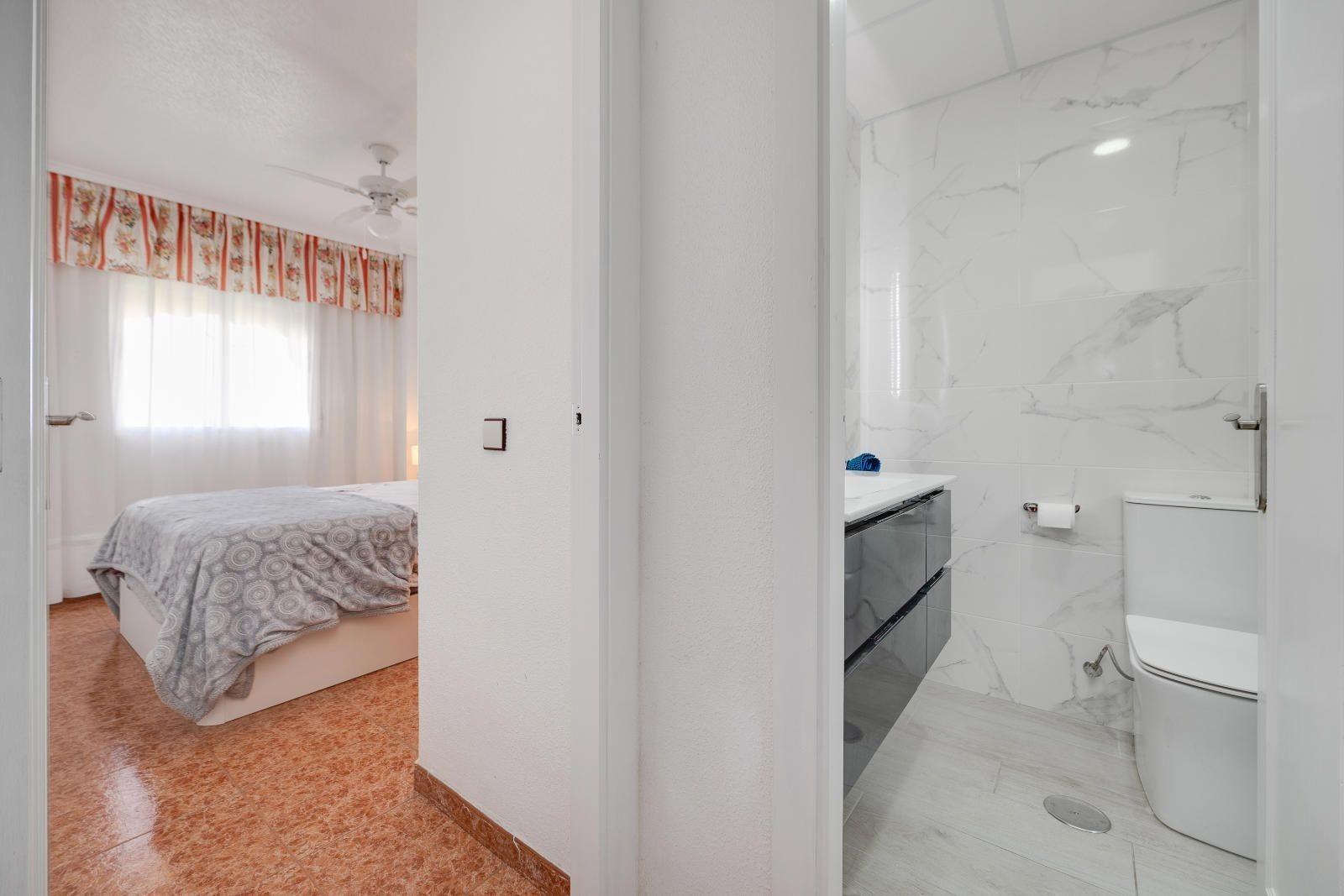 Penthouse in Torrevieja, Alicante, Spain 2 bedrooms, 61 sq.m. No. 184331