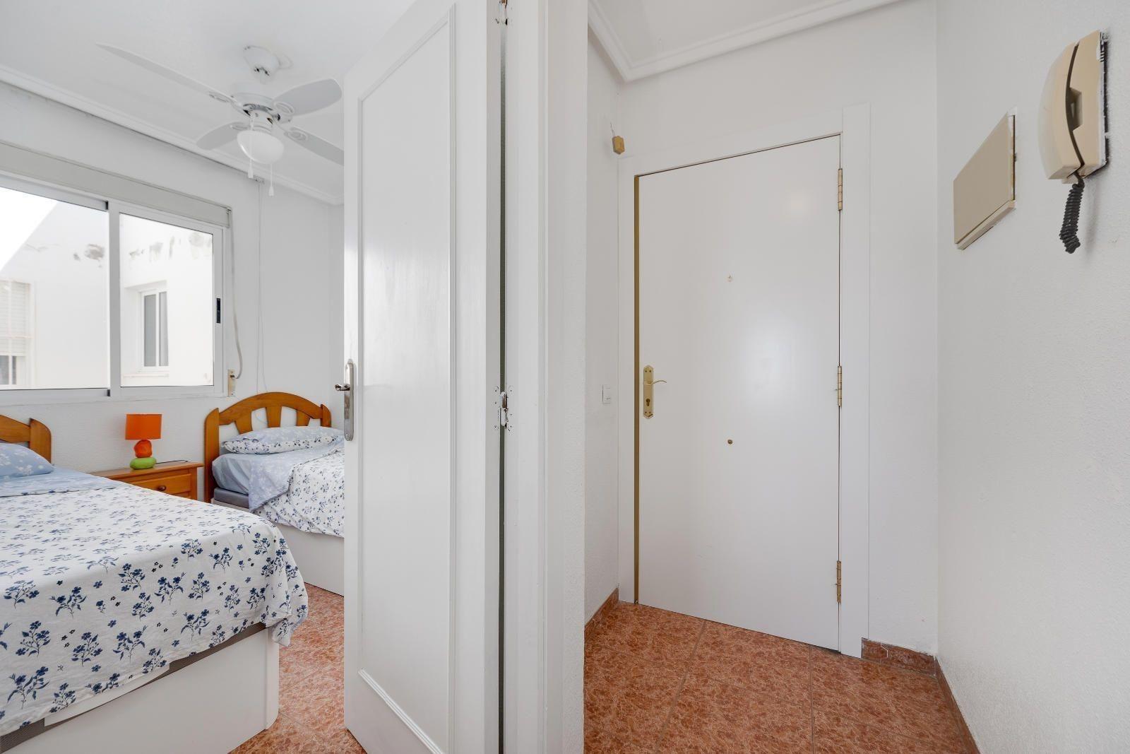 Penthouse in Torrevieja, Alicante, Spain 2 bedrooms, 61 sq.m. No. 184331