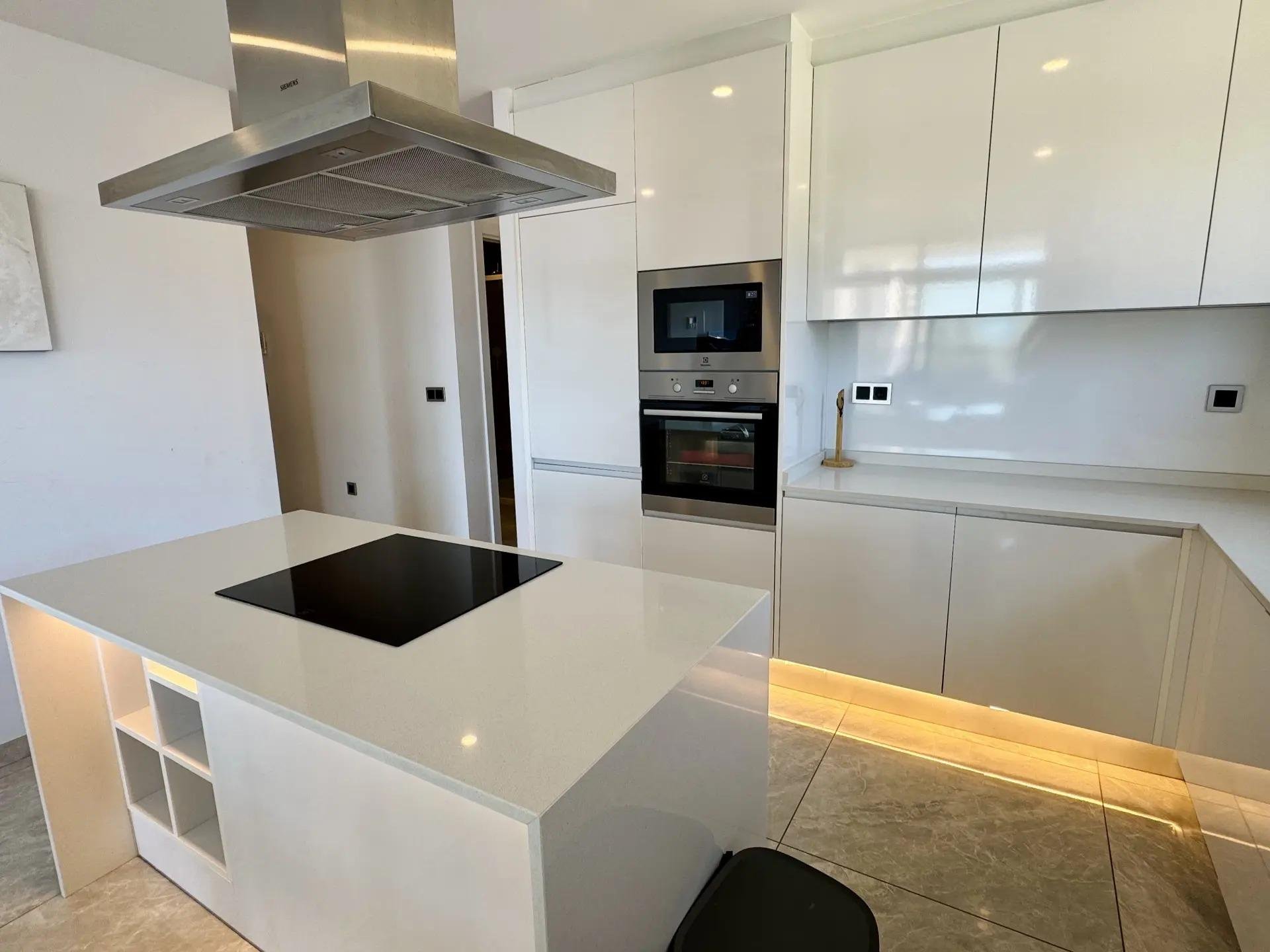 Apartamento en Benidorm, Alicante, España 3 dormitorios, 160 m2 No. 189055